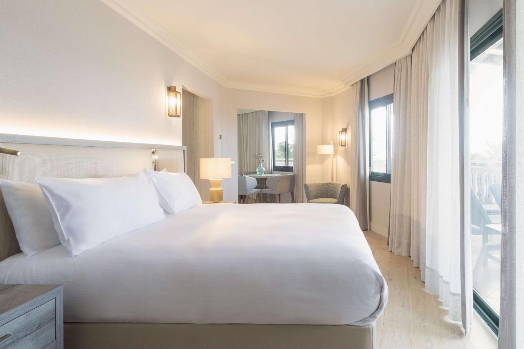 Hilton Mallorca Galatzo Peguera Exterior foto A room at the hotel